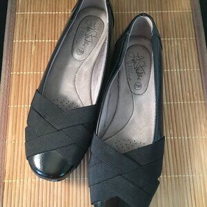 Black patent leather slip on shoes, sz 7.5